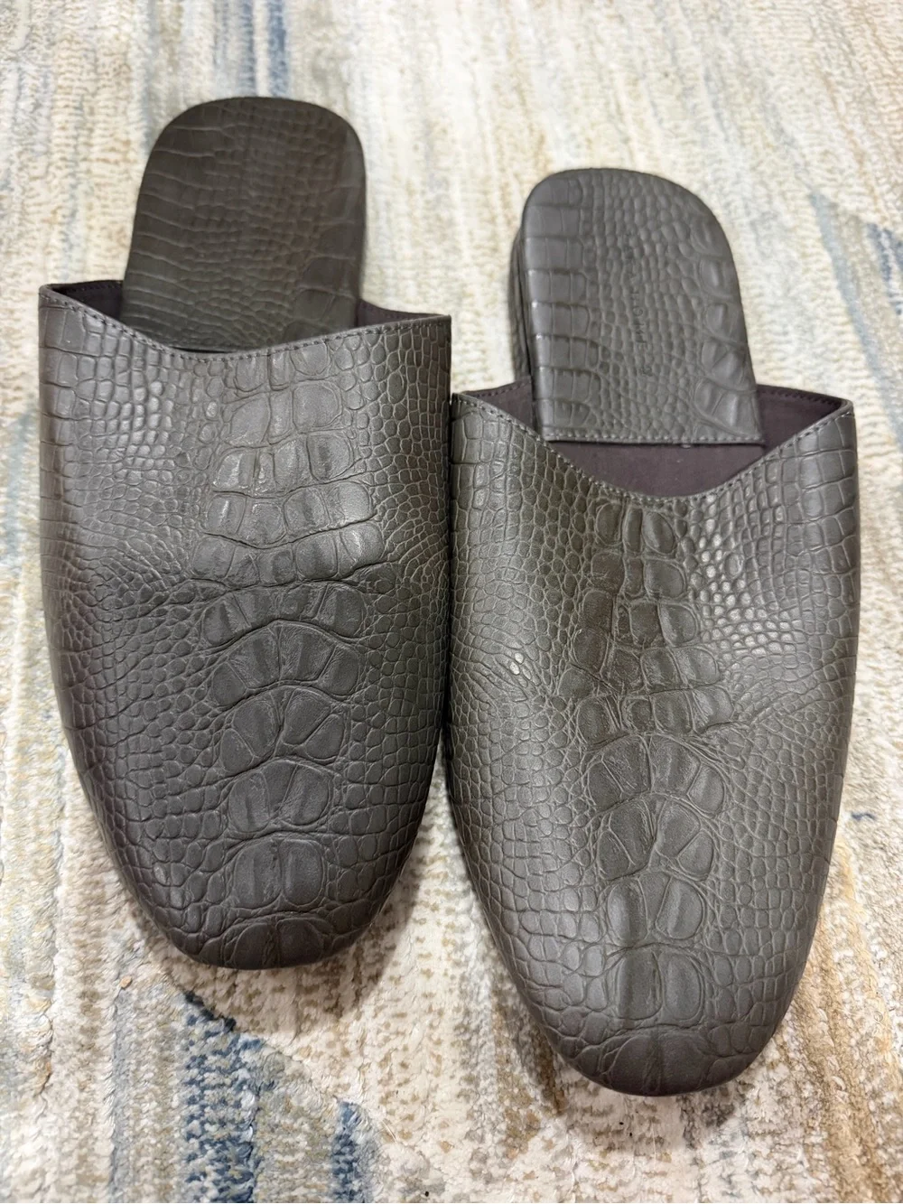 Zara Men's Croc-Embossed Slip-On Loafers in Grey Brown